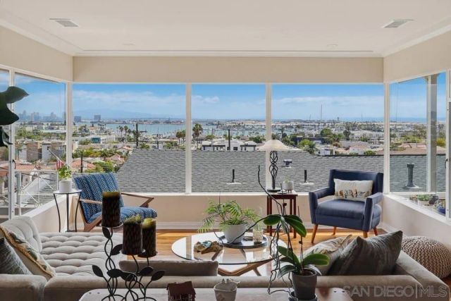 3327 Fenelon, San Diego, CA 92106