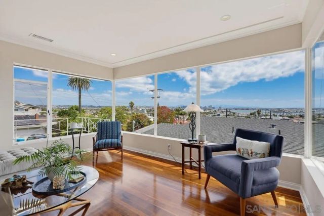 3327 Fenelon, San Diego, CA 92106