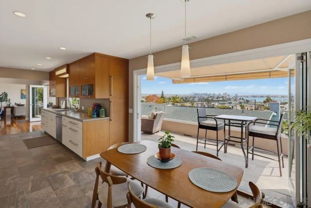 3327 Fenelon, San Diego, CA 92106