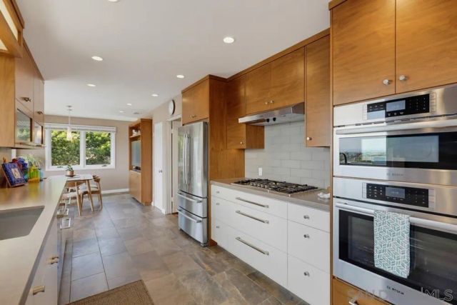 3327 Fenelon, San Diego, CA 92106