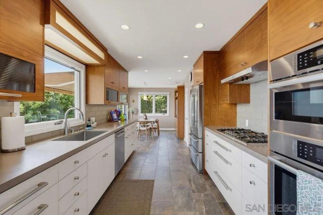 3327 Fenelon, San Diego, CA 92106
