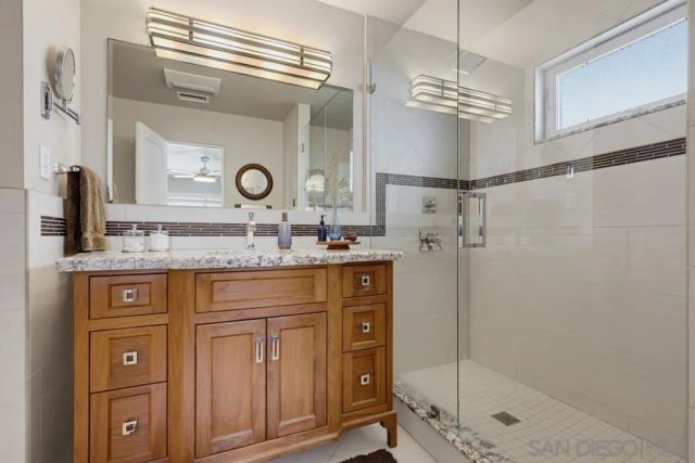 3327 Fenelon, San Diego, CA 92106