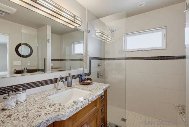 3327 Fenelon, San Diego, CA 92106