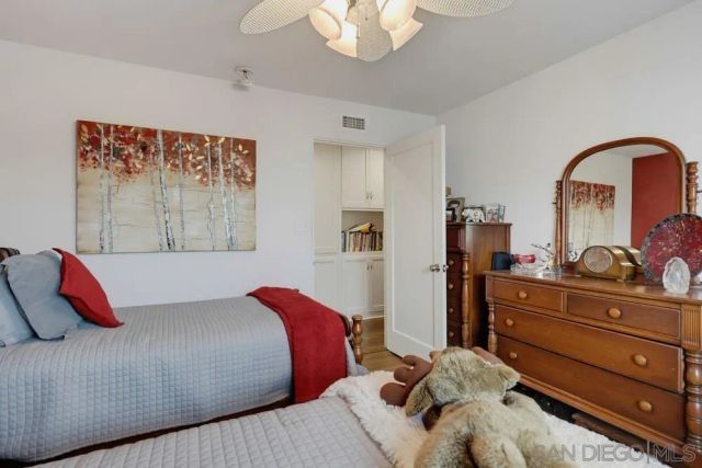 3327 Fenelon, San Diego, CA 92106