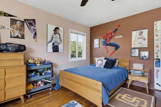 3327 Fenelon, San Diego, CA 92106