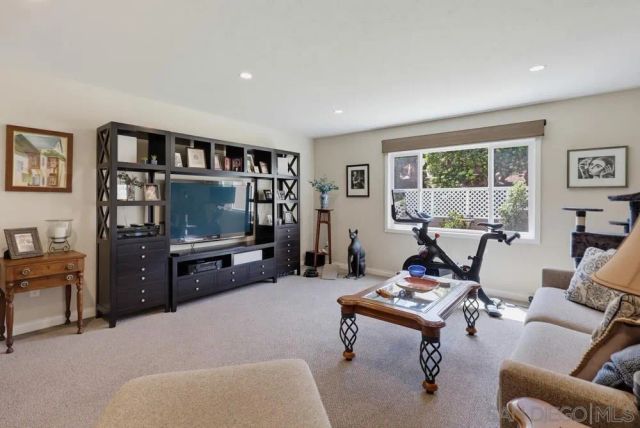 3327 Fenelon, San Diego, CA 92106