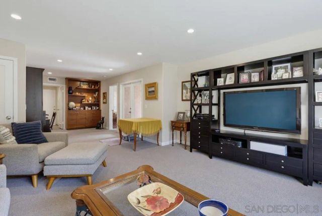 3327 Fenelon, San Diego, CA 92106