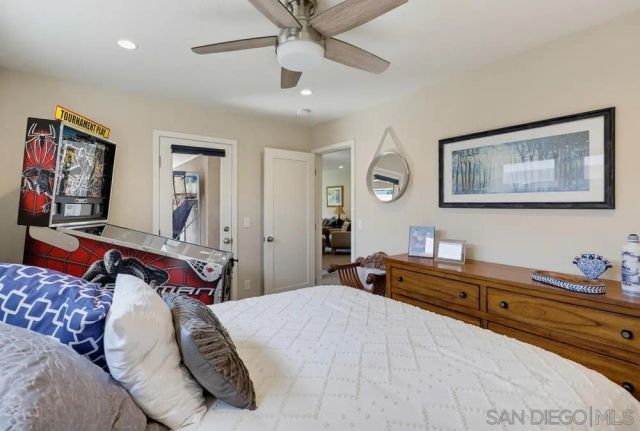3327 Fenelon, San Diego, CA 92106