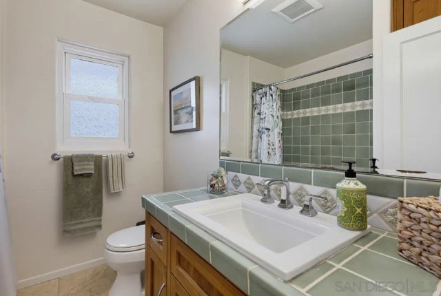 3327 Fenelon, San Diego, CA 92106