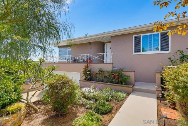 3327 Fenelon, San Diego, CA 92106