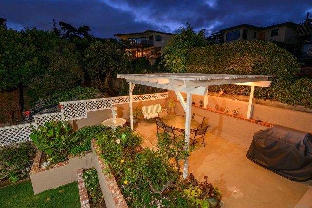 3327 Fenelon, San Diego, CA 92106