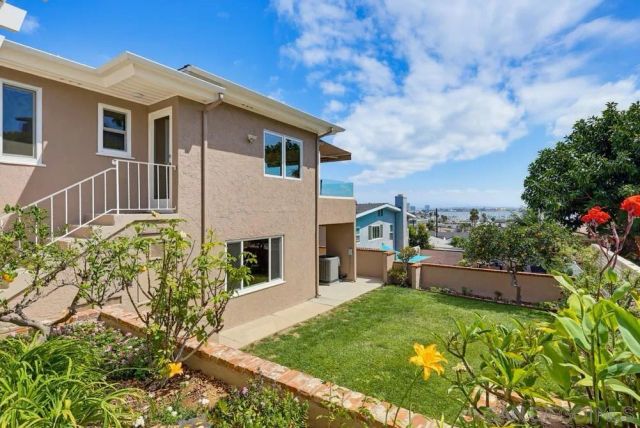 3327 Fenelon, San Diego, CA 92106