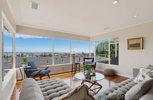 3327 Fenelon, San Diego, CA 92106