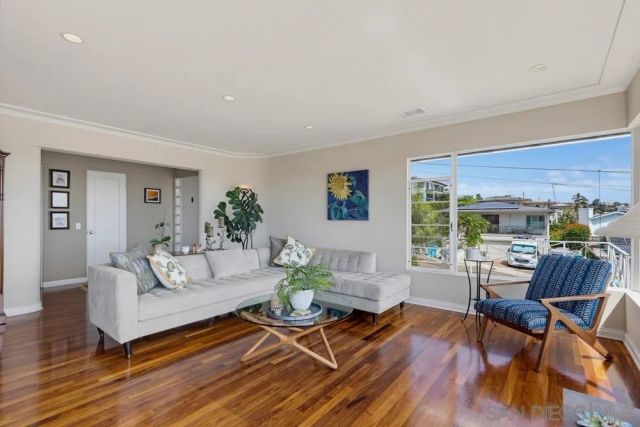 3327 Fenelon, San Diego, CA 92106