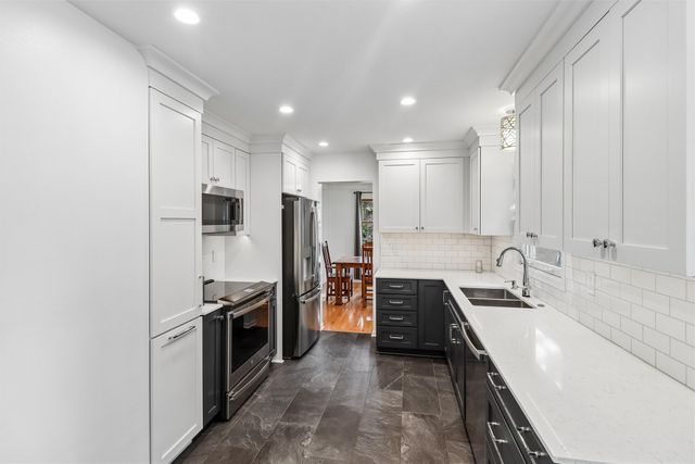 2905 37th Street, Des Moines, IA 50310