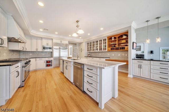42 Calais Rd, Mendham Twp., NJ 07945