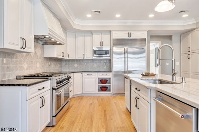 42 Calais Rd, Mendham Twp., NJ 07945