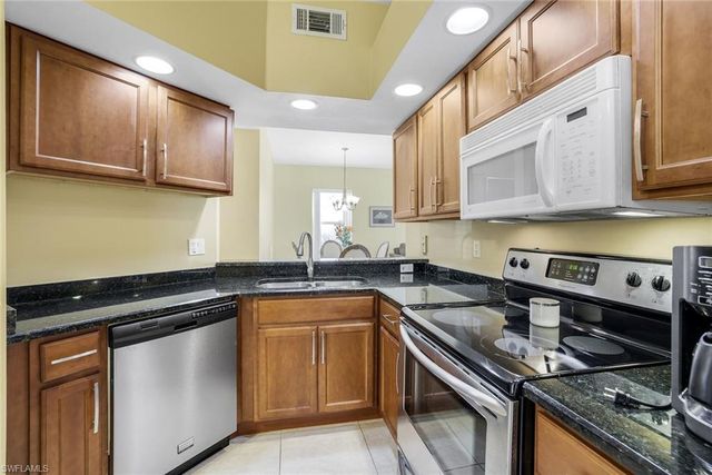 230 Newport DR 601, Naples, FL 34114