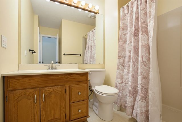 47 Old Village Rd, Sturbridge, MA 01566