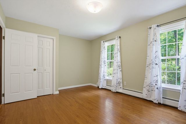 47 Old Village Rd, Sturbridge, MA 01566
