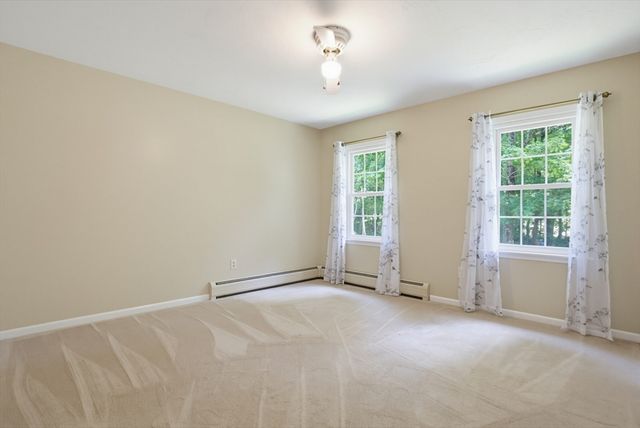 47 Old Village Rd, Sturbridge, MA 01566