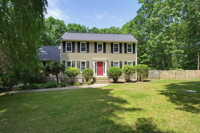 47 Old Village Rd, Sturbridge, MA 01566