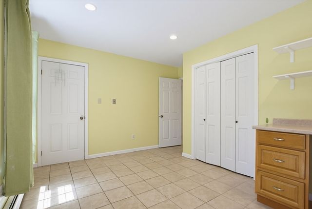 47 Old Village Rd, Sturbridge, MA 01566