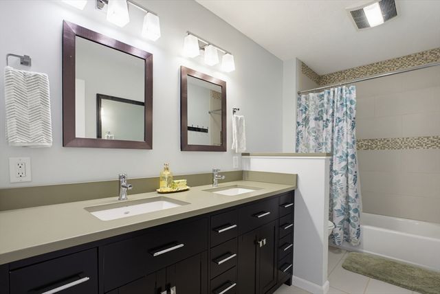 47 Old Village Rd, Sturbridge, MA 01566