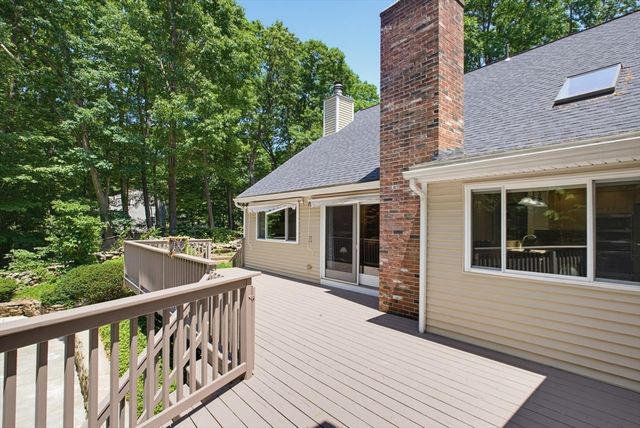 47 Old Village Rd, Sturbridge, MA 01566