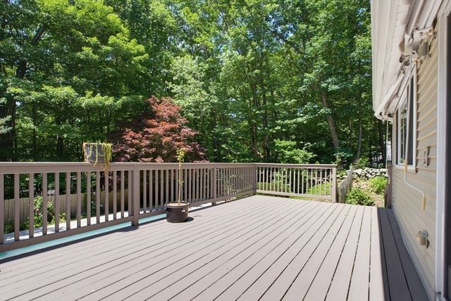 47 Old Village Rd, Sturbridge, MA 01566