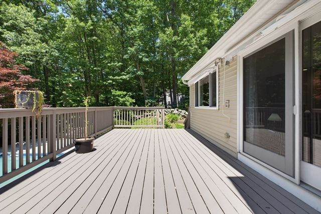 47 Old Village Rd, Sturbridge, MA 01566