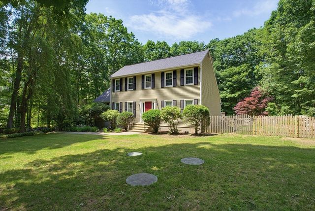 47 Old Village Rd, Sturbridge, MA 01566