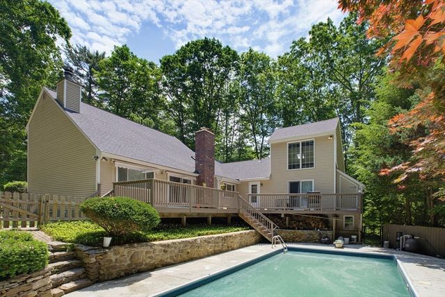 47 Old Village Rd, Sturbridge, MA 01566