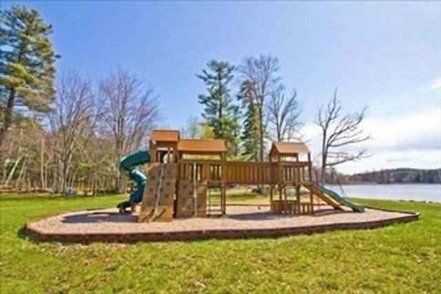 47 Old Village Rd, Sturbridge, MA 01566
