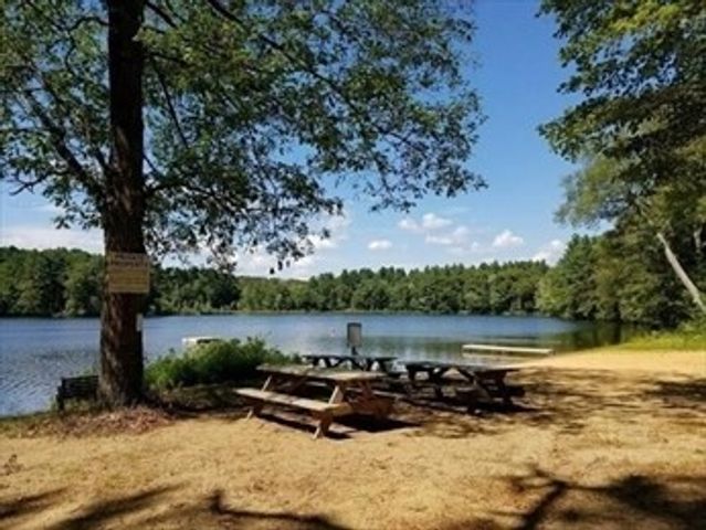 47 Old Village Rd, Sturbridge, MA 01566