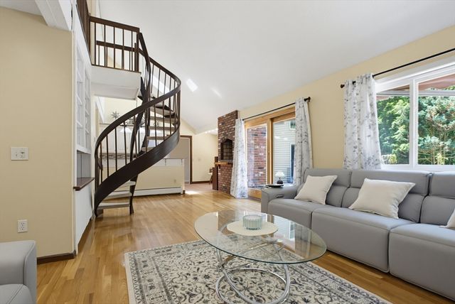47 Old Village Rd, Sturbridge, MA 01566