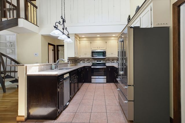 47 Old Village Rd, Sturbridge, MA 01566