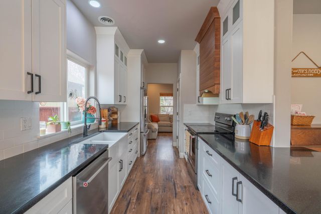 2202 NW Cedar Avenue, Redmond, OR 97756