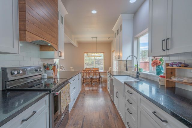 2202 NW Cedar Avenue, Redmond, OR 97756