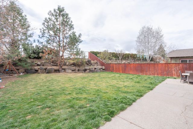 2202 NW Cedar Avenue, Redmond, OR 97756
