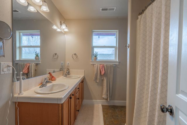 2202 NW Cedar Avenue, Redmond, OR 97756