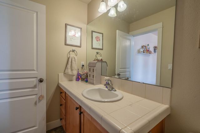 2202 NW Cedar Avenue, Redmond, OR 97756