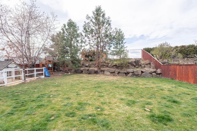 2202 NW Cedar Avenue, Redmond, OR 97756