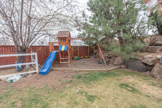 2202 NW Cedar Avenue, Redmond, OR 97756