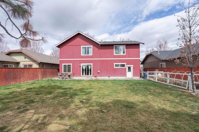 2202 NW Cedar Avenue, Redmond, OR 97756