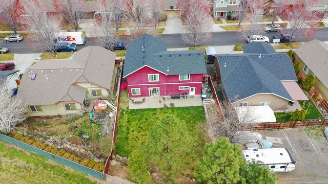 2202 NW Cedar Avenue, Redmond, OR 97756