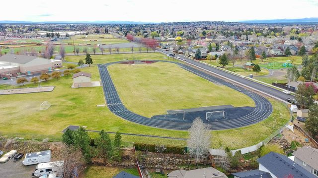 2202 NW Cedar Avenue, Redmond, OR 97756