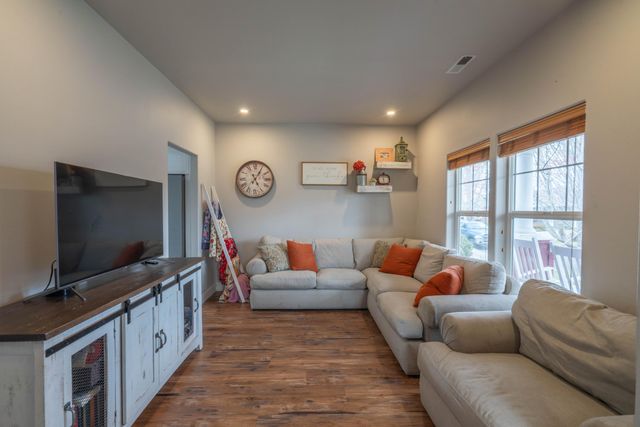 2202 NW Cedar Avenue, Redmond, OR 97756