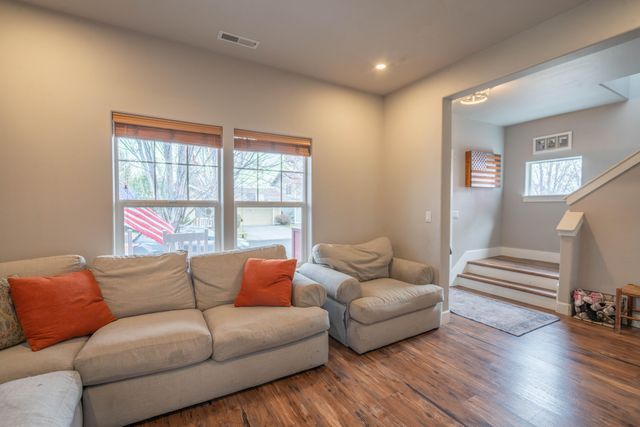 2202 NW Cedar Avenue, Redmond, OR 97756