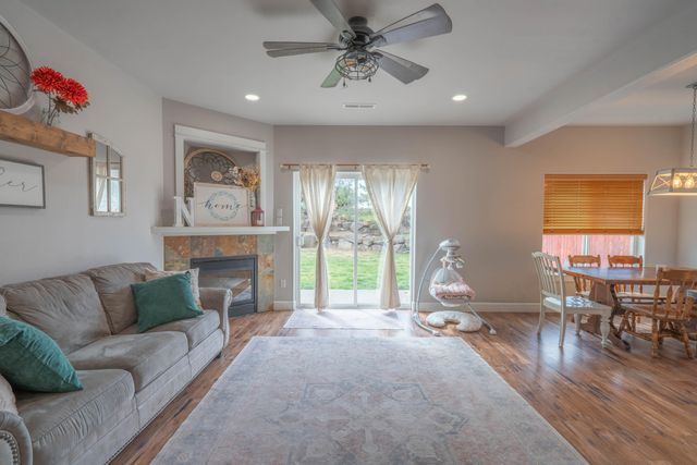 2202 NW Cedar Avenue, Redmond, OR 97756